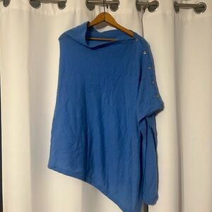 100% cashmere Blue Button-Detail Poncho